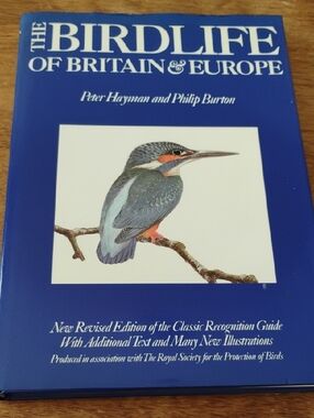 The Birdlife of Britain & Europe - Blue Hardcover Field Guide